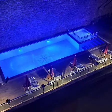 Apartmán Luxus-apartment 2br, Klima, Netflix, 700m *